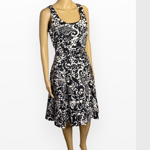 Cache
Black Sleeveless Scoop Neck Work /Office Dress 4 - Picture 3 of 11